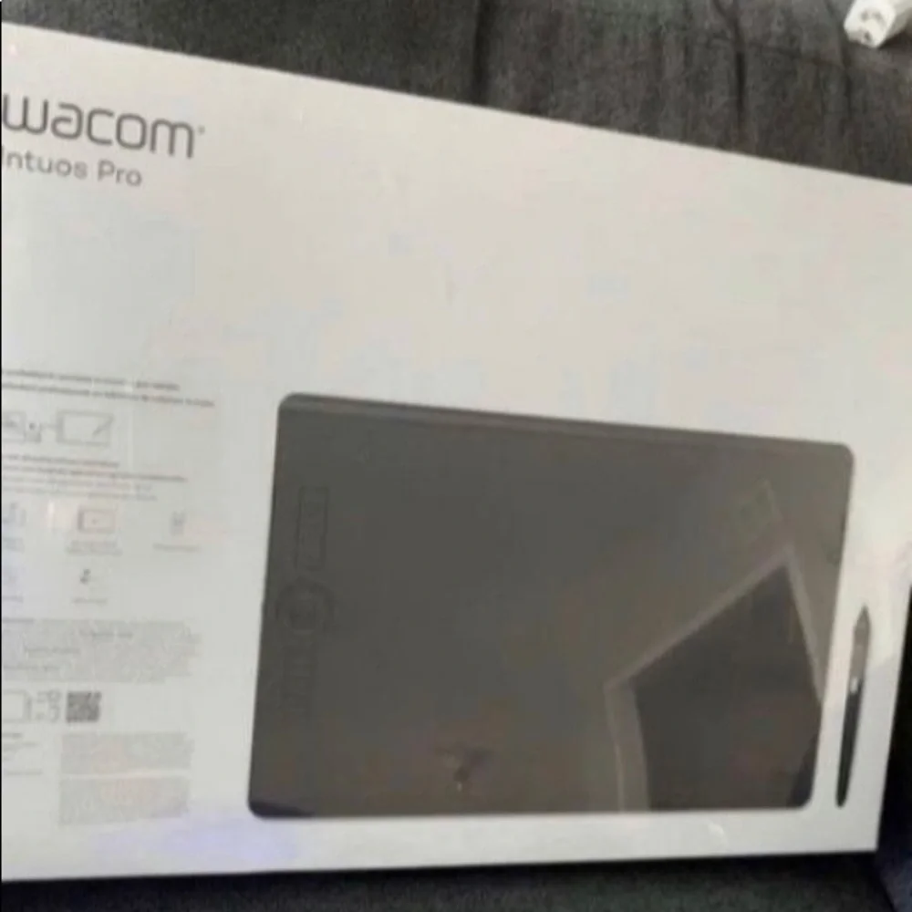 Wacom intuos pro tablet